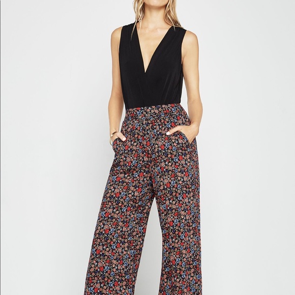 BCBGeneration black Low V-Neck Bodysuit - Picture 11 of 11